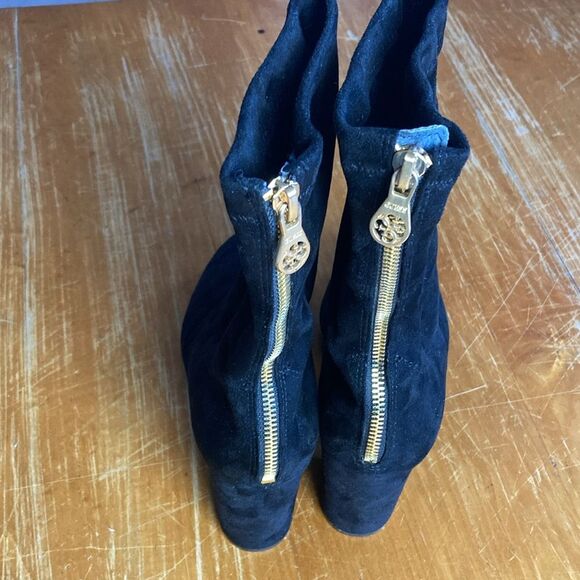 Guess black suede back gold zipper booties size 9.5 - Picture 2 of 9